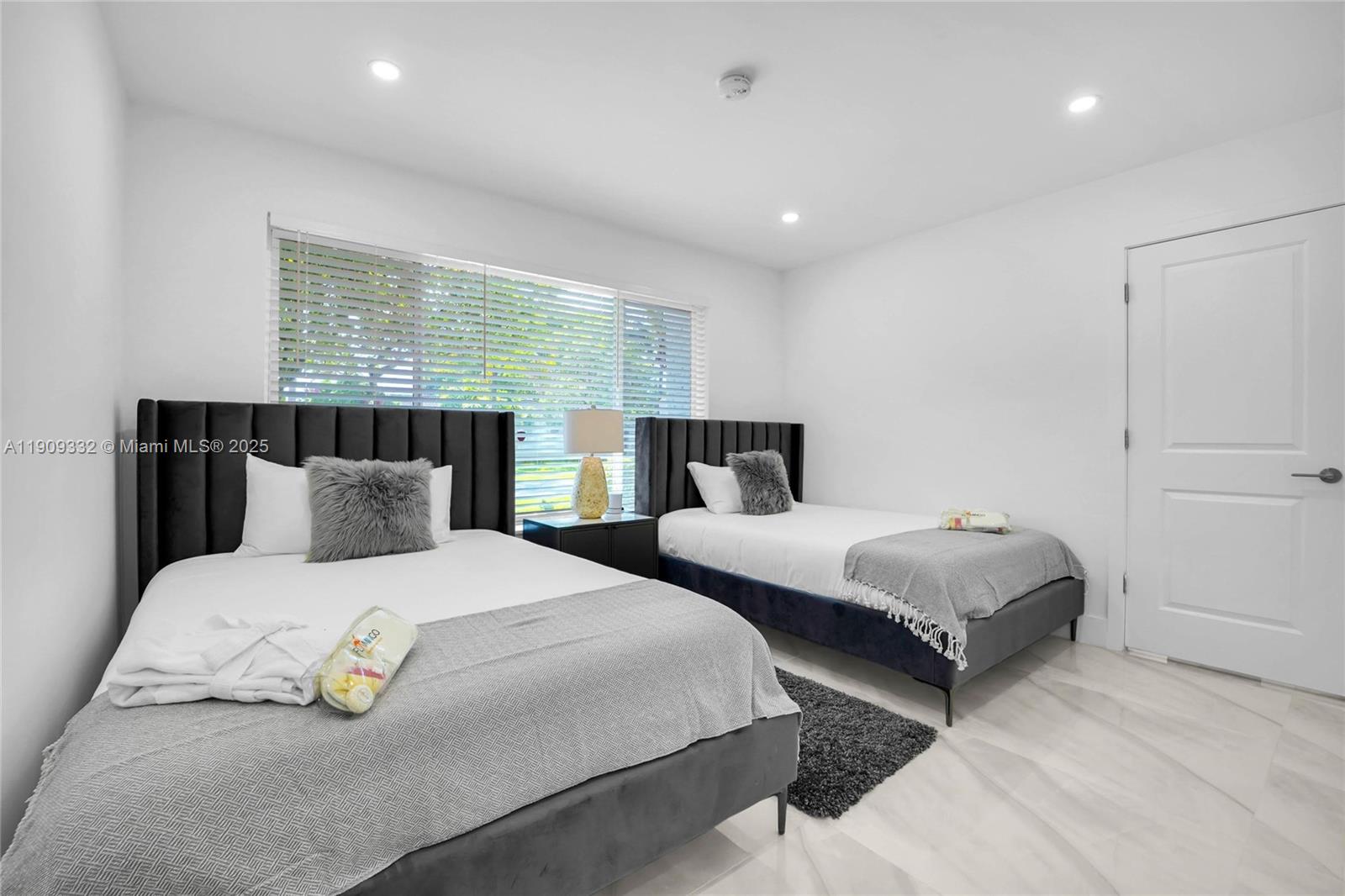 PICKWICK LAKE ESTS SEC 2 - Residential Lease