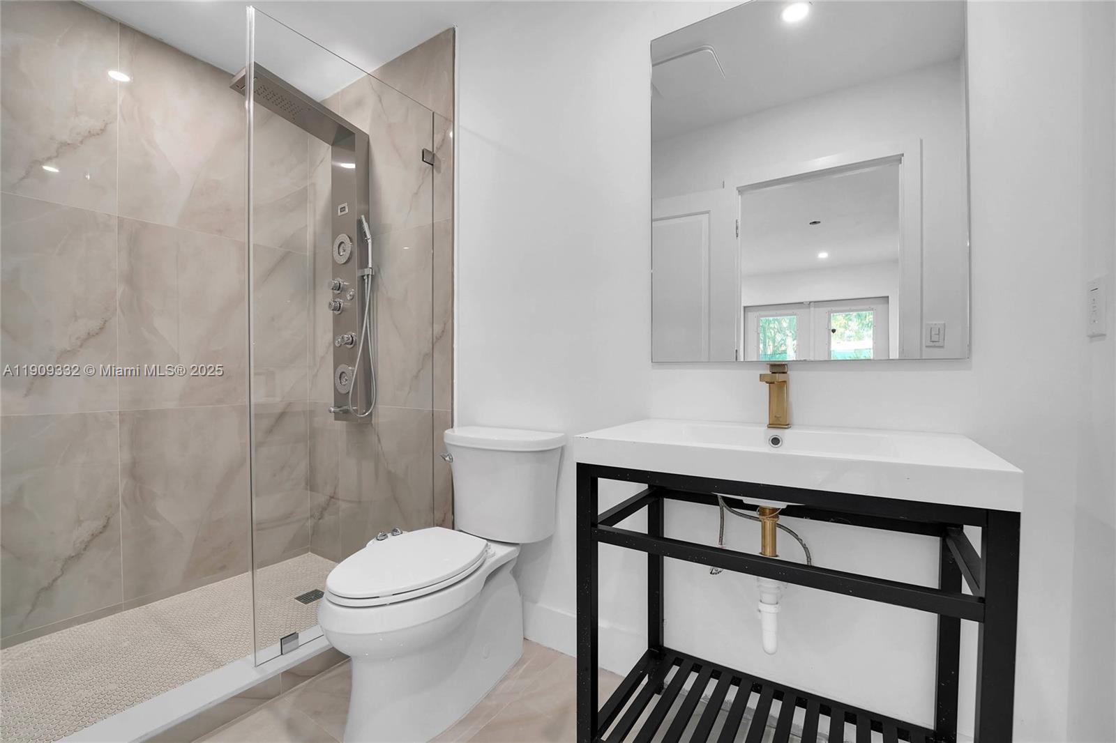 PICKWICK LAKE ESTS SEC 2 - Residential Lease