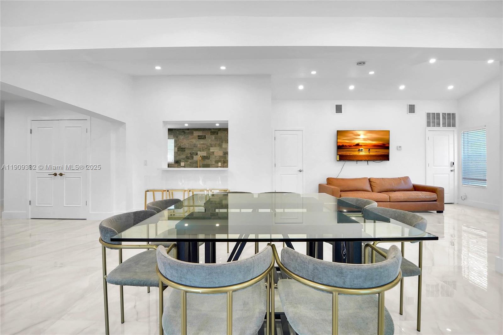 PICKWICK LAKE ESTS SEC 2 - Residential Lease