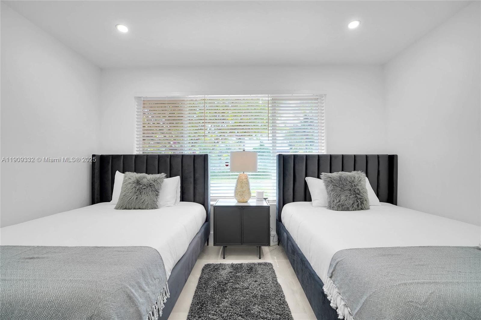 PICKWICK LAKE ESTS SEC 2 - Residential Lease