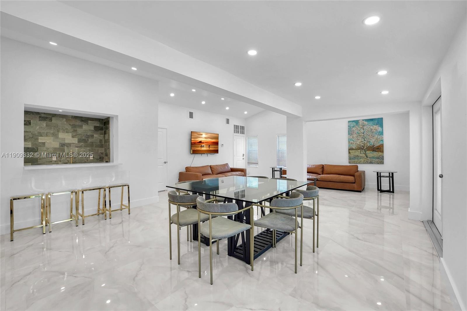 PICKWICK LAKE ESTS SEC 2 - Residential Lease