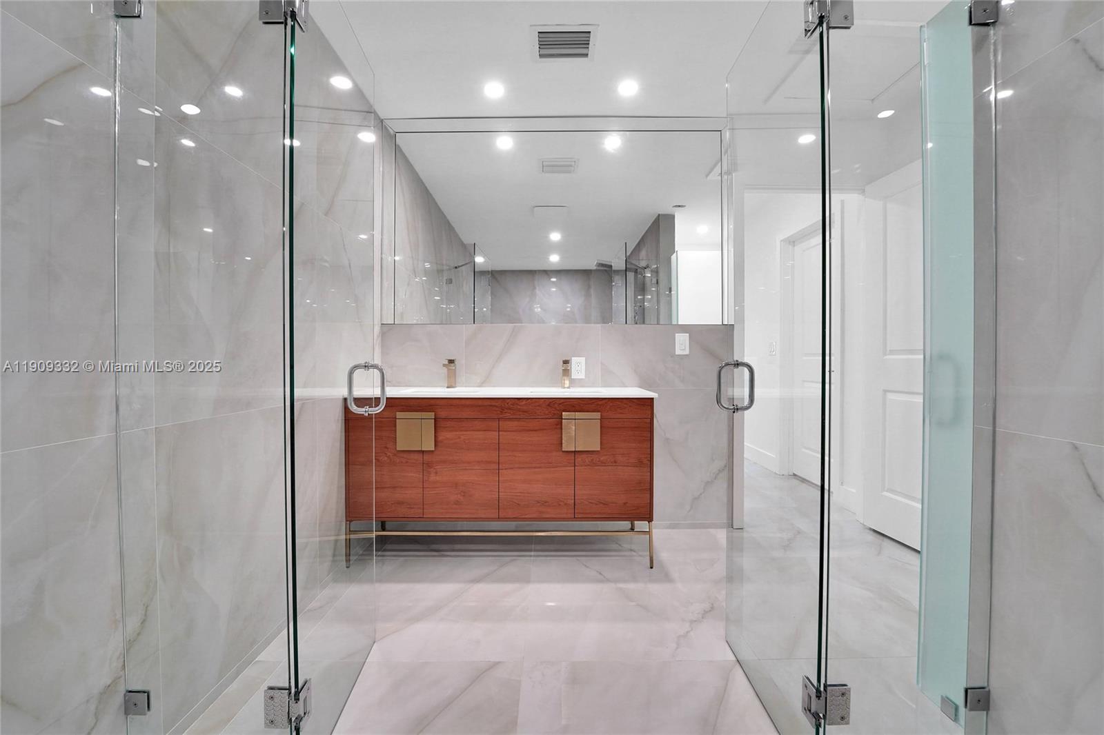 PICKWICK LAKE ESTS SEC 2 - Residential Lease