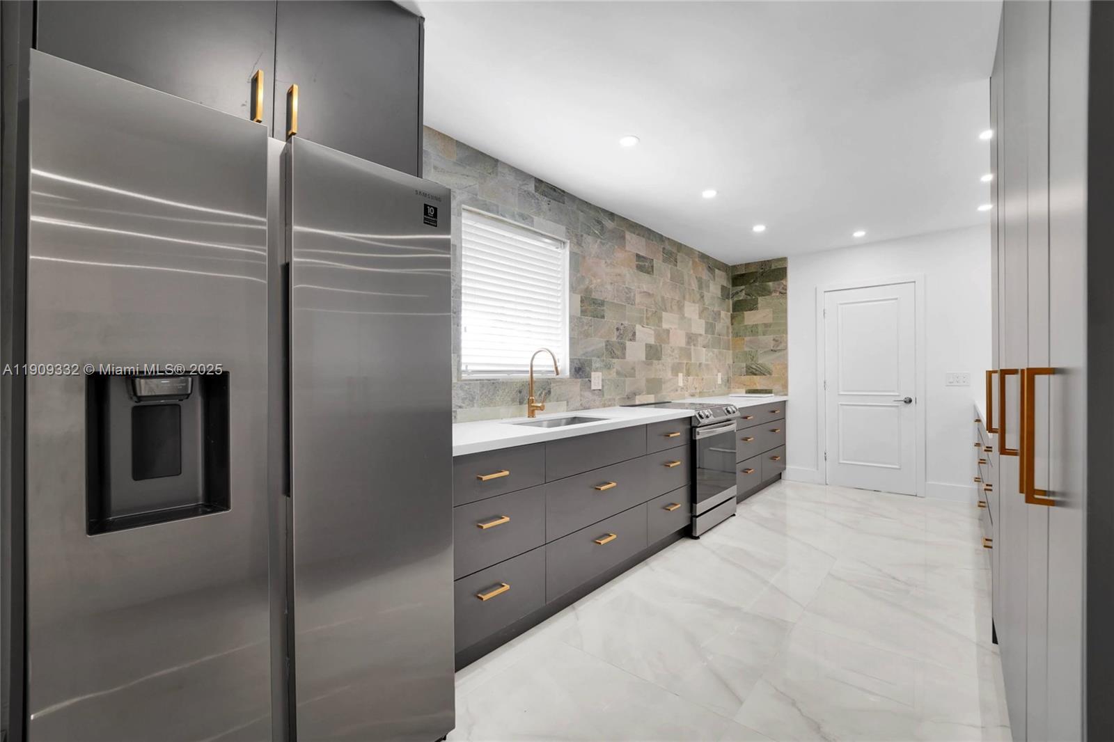 PICKWICK LAKE ESTS SEC 2 - Residential Lease