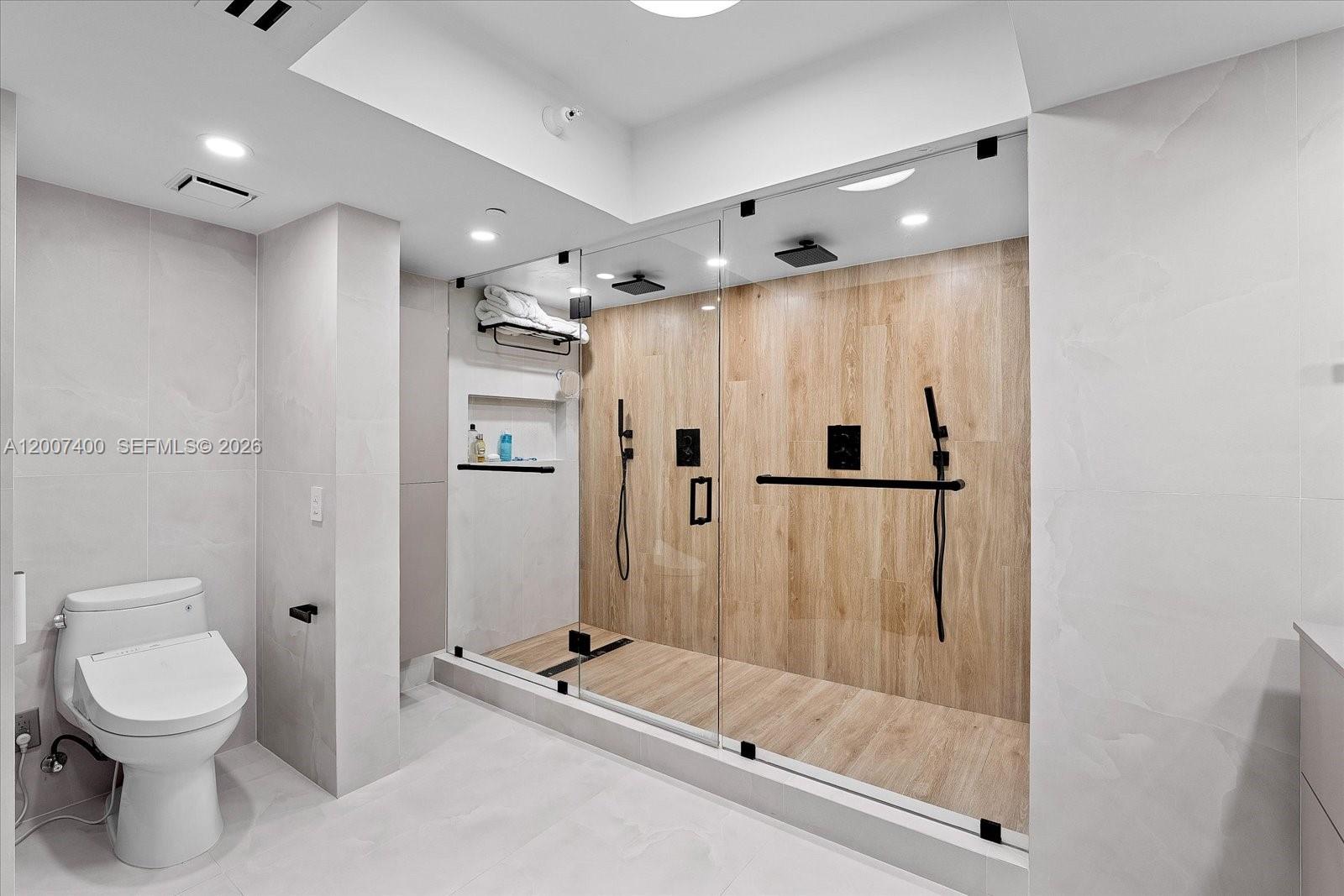 HARBORSIDE AT THE WATERWA - Residential