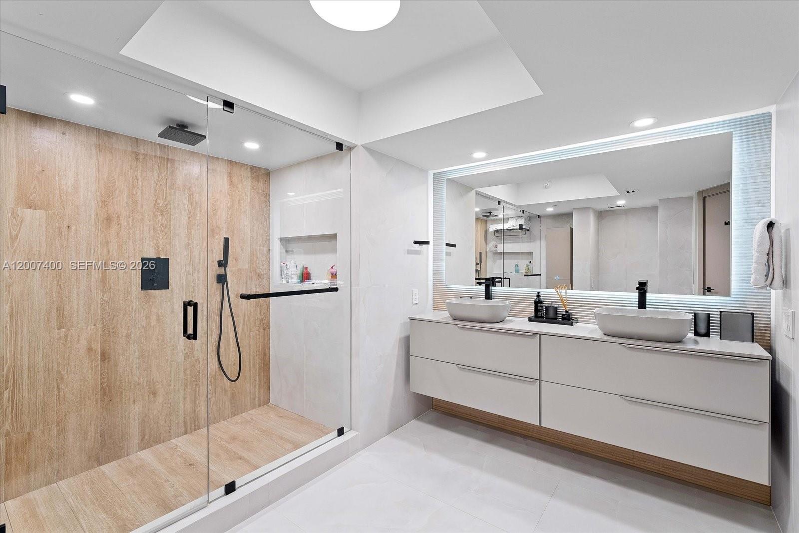 HARBORSIDE AT THE WATERWA - Residential