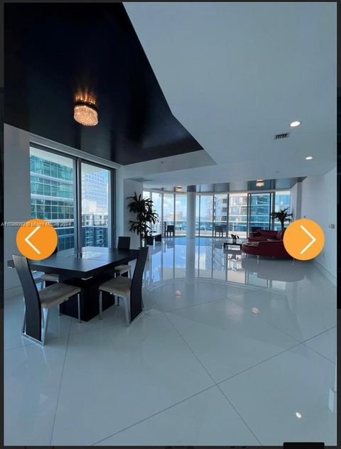 Condominium in Miami FL 200 Biscayne Boulevard Way 3.jpg