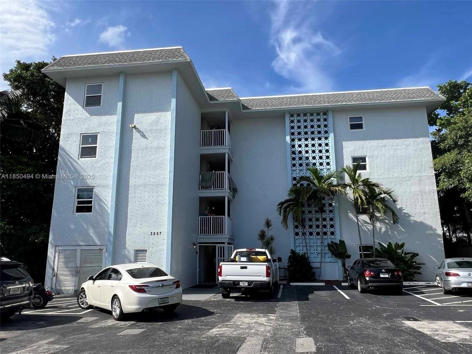 Walk to the Beach – 1-Bedroom with 1.5 Baths! Don’t miss out on this spacious 1-bedroom, 1.5-bath apartment just a 5-minute walk to the beach! Featuring tiled floors throughout and central A/C for year-round comfort. Located near Atlantic Blvd and US-1, you’ll have easy access to the beach, dining, shopping, and more. Ideal for beach lovers or anyone looking for a great location.
Call today – this one won’t last!