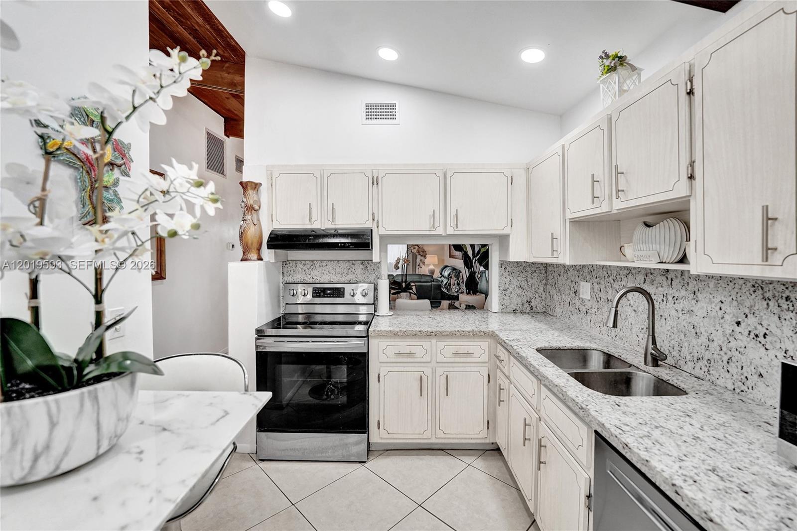 VILLAS AT CARRIAGE HILLS - Residential