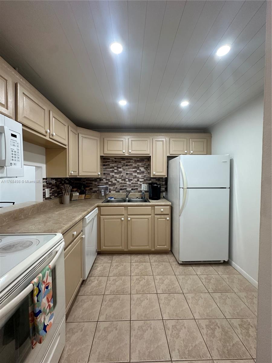 480 Executive Center Dr 2I