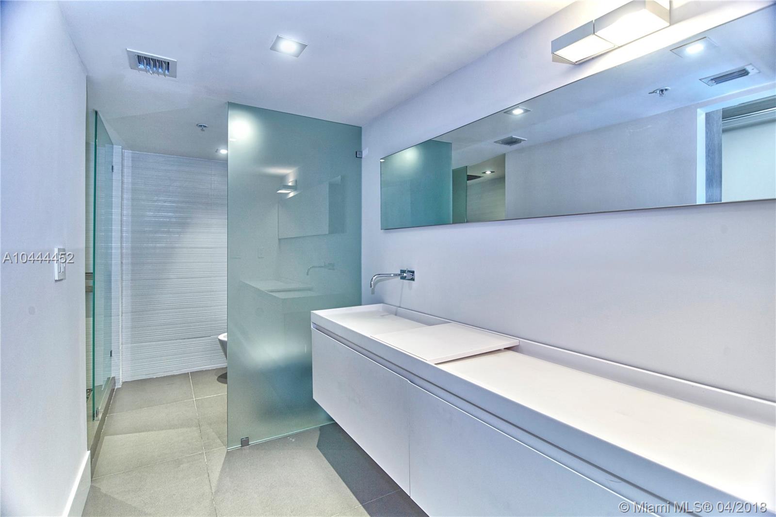 THE FLORIDIAN CONDO - Residential Lease