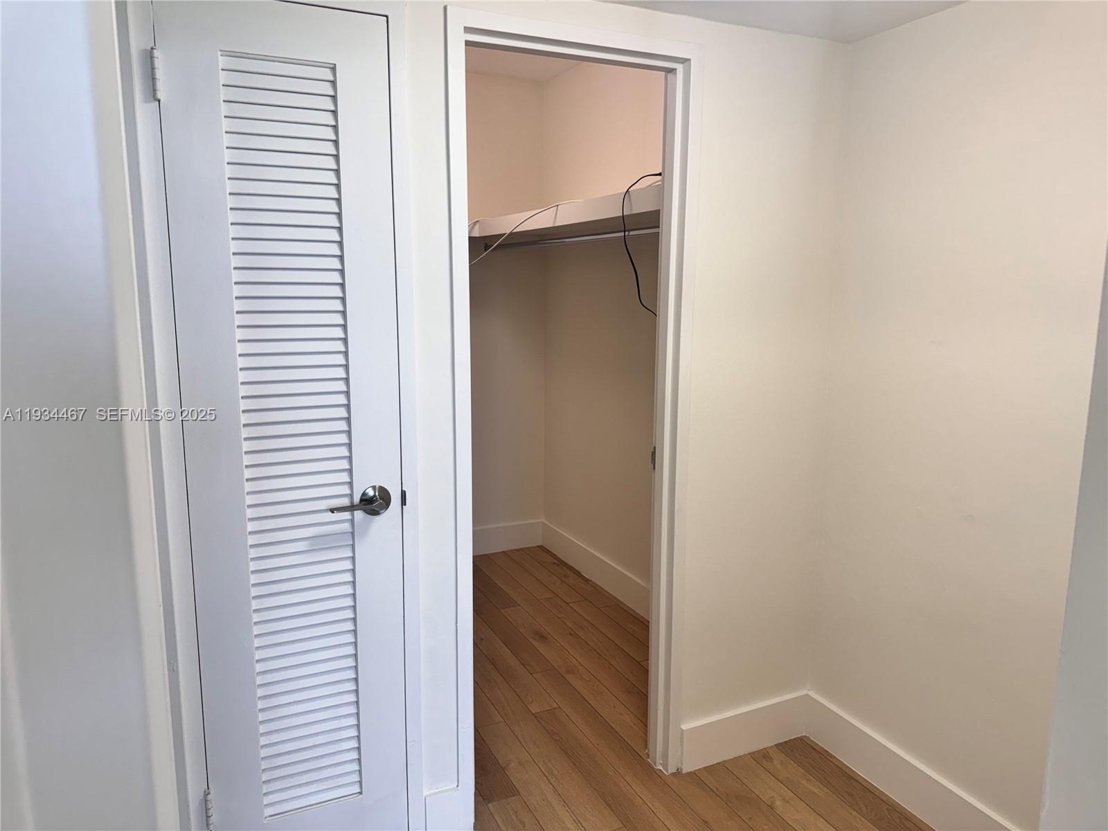 5161 Collins Ave 916