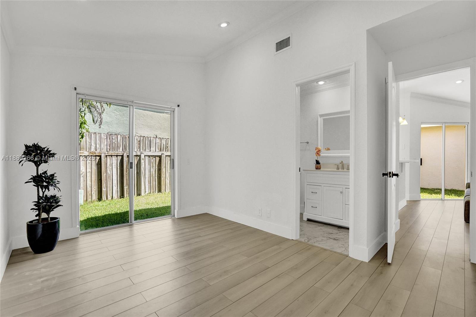 COUNTRY ISLES GARDEN HOME - Residential