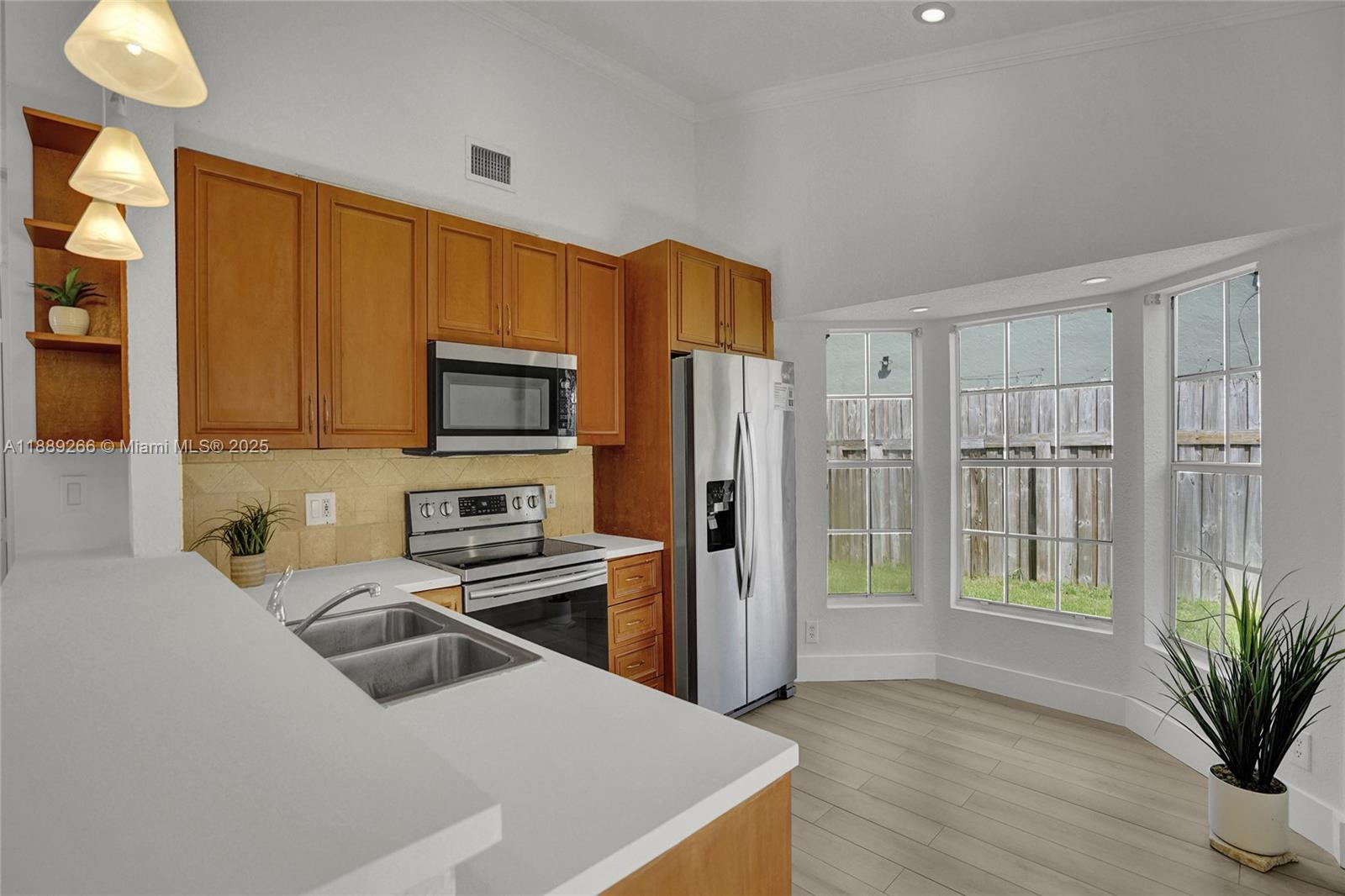 COUNTRY ISLES GARDEN HOME - Residential
