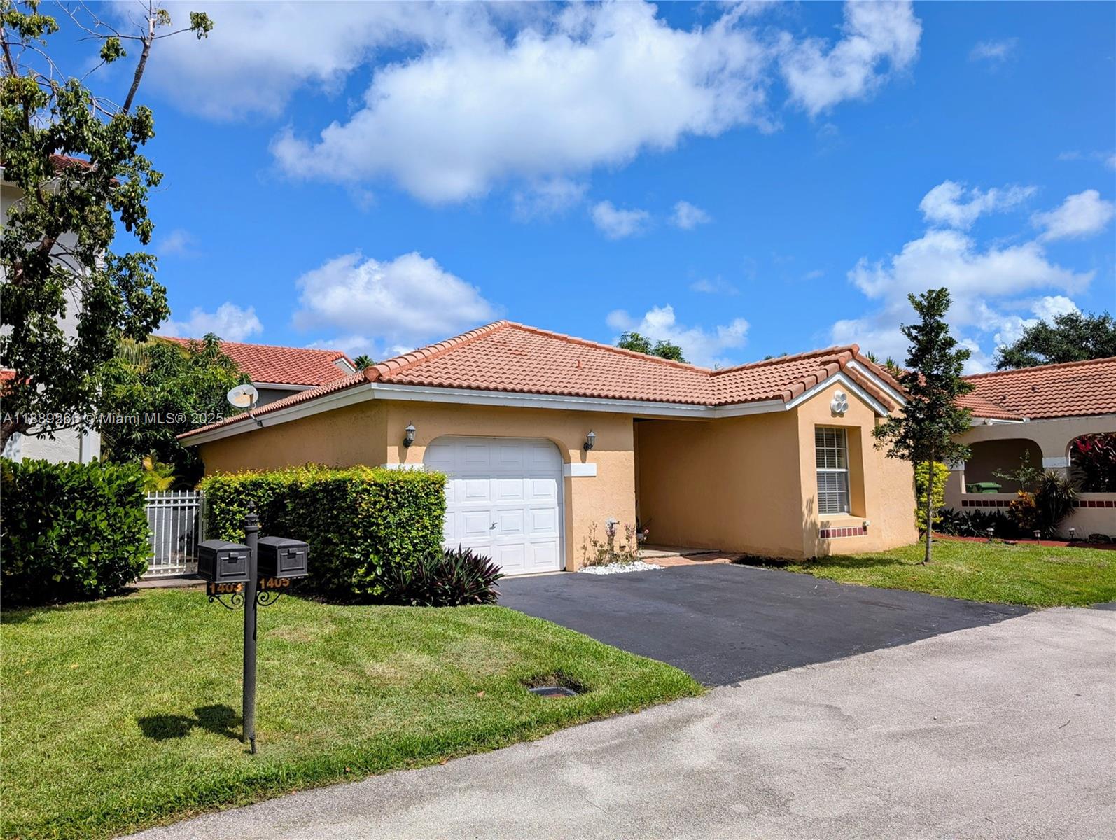 COUNTRY ISLES GARDEN HOME - Residential