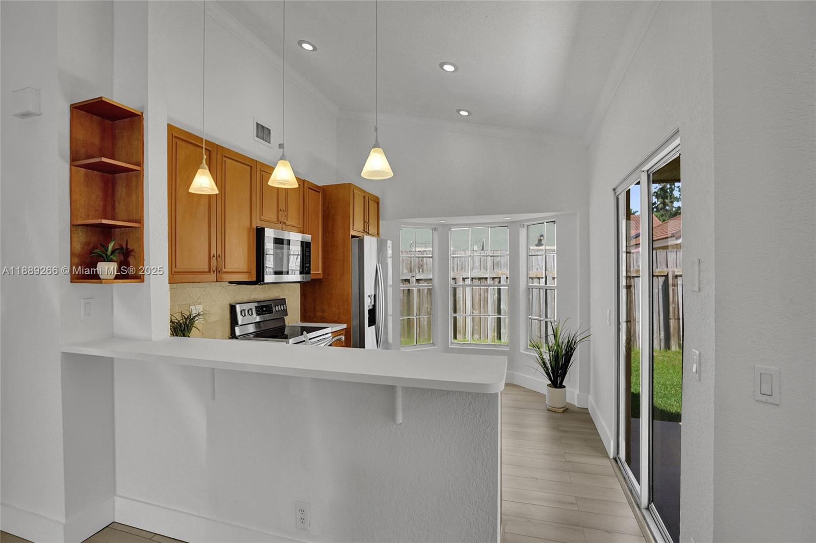 COUNTRY ISLES GARDEN HOME - Residential