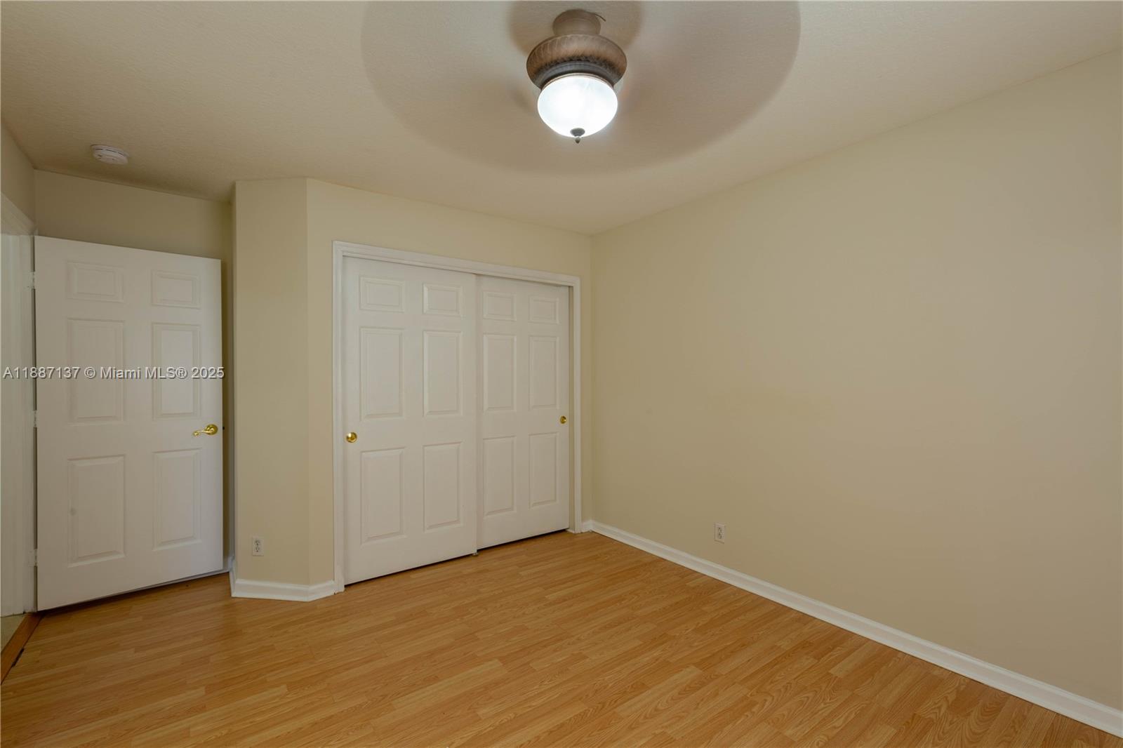 SUNSET LAKES PLAT ONE - Residential Lease