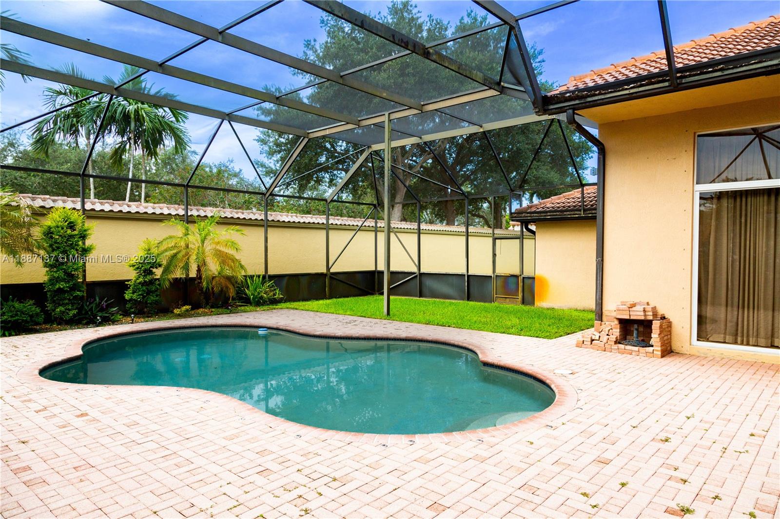 SUNSET LAKES PLAT ONE - Residential Lease