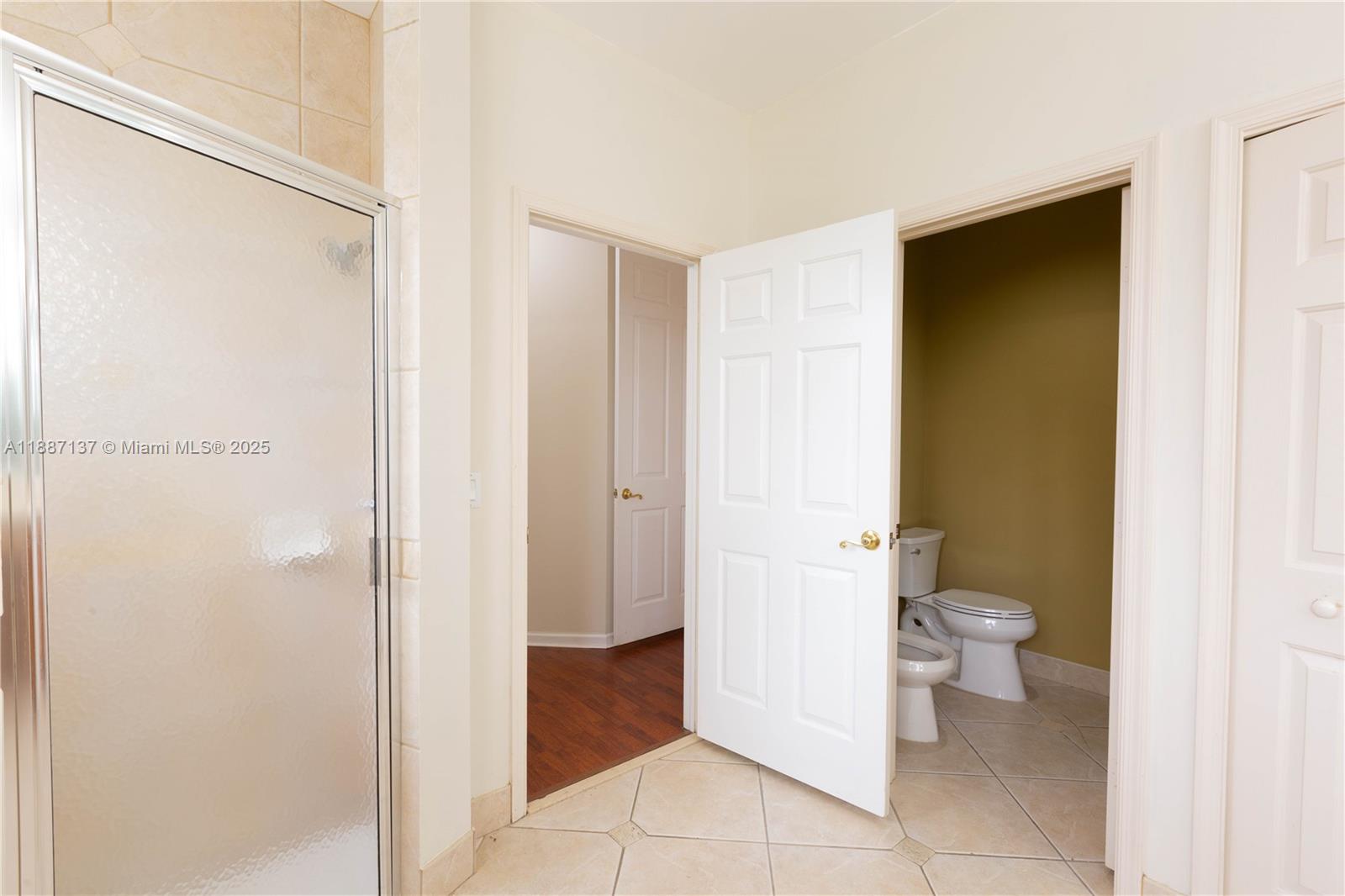 SUNSET LAKES PLAT ONE - Residential Lease