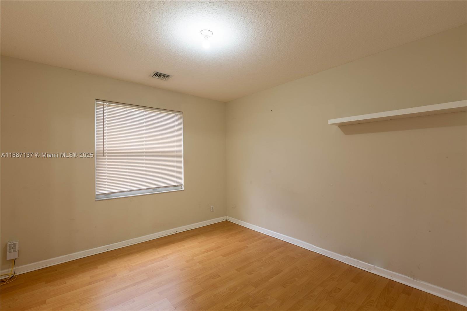 SUNSET LAKES PLAT ONE - Residential Lease