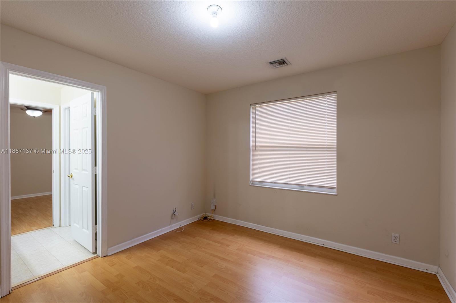 SUNSET LAKES PLAT ONE - Residential Lease