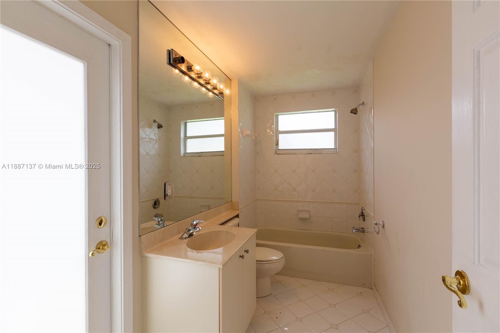 SUNSET LAKES PLAT ONE - Residential Lease