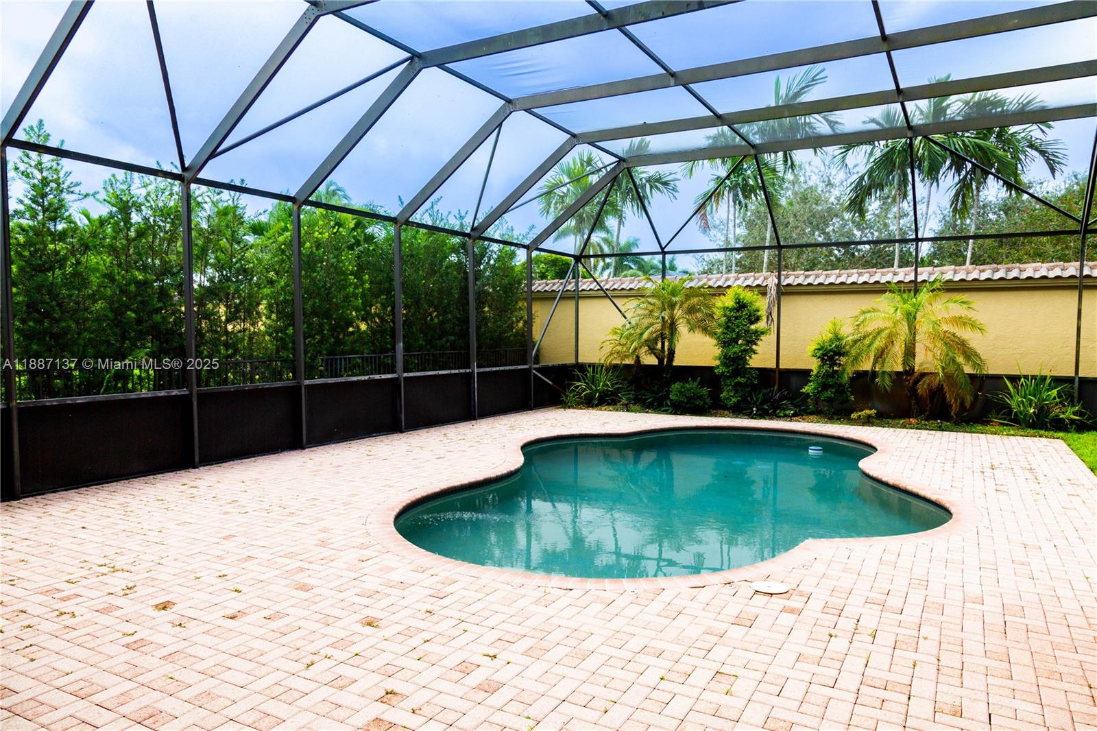 SUNSET LAKES PLAT ONE - Residential Lease