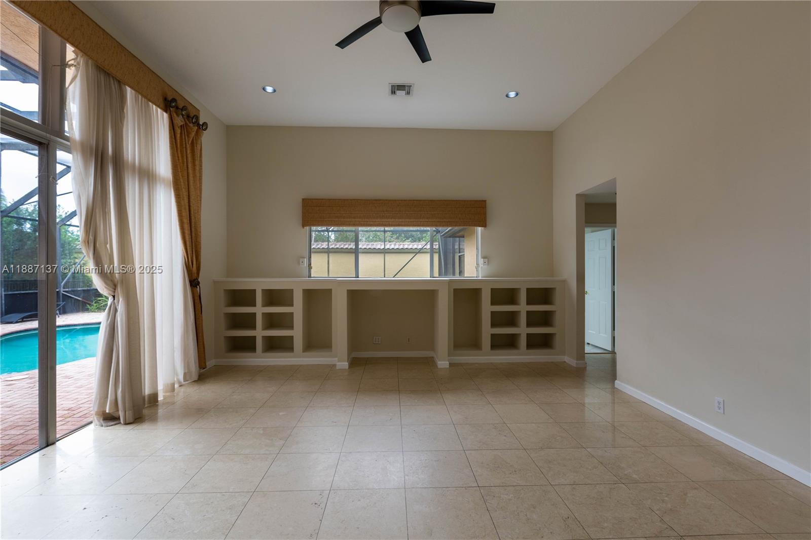 SUNSET LAKES PLAT ONE - Residential Lease