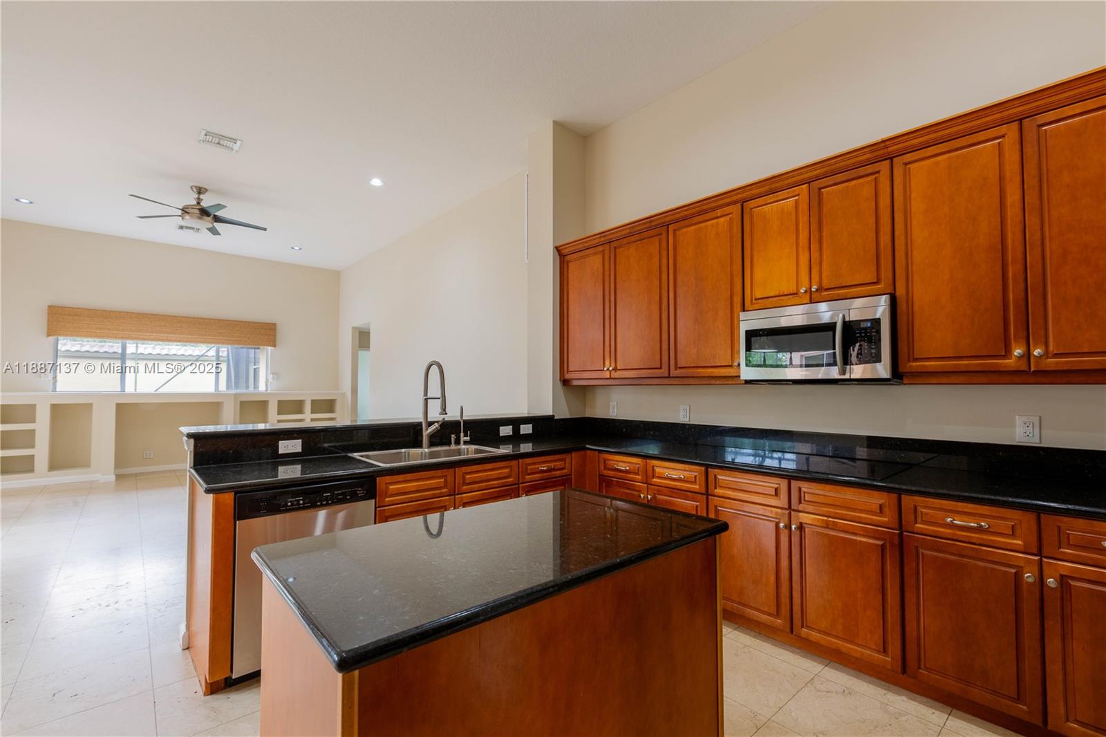 SUNSET LAKES PLAT ONE - Residential Lease