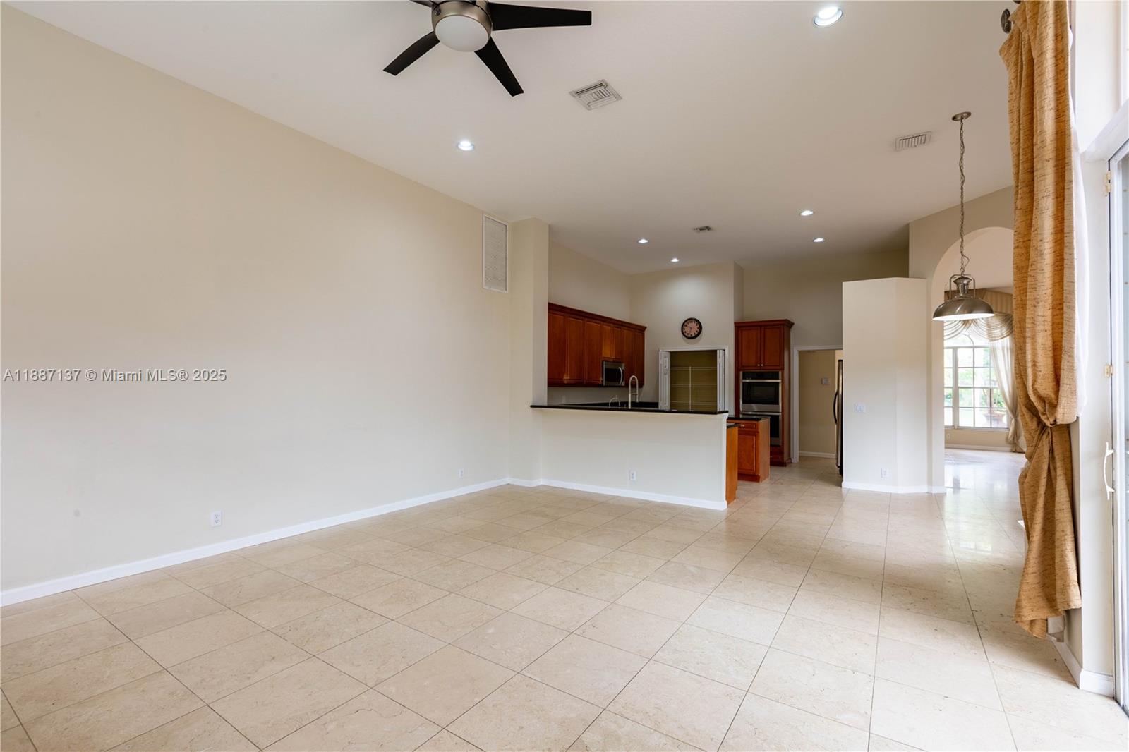 SUNSET LAKES PLAT ONE - Residential Lease