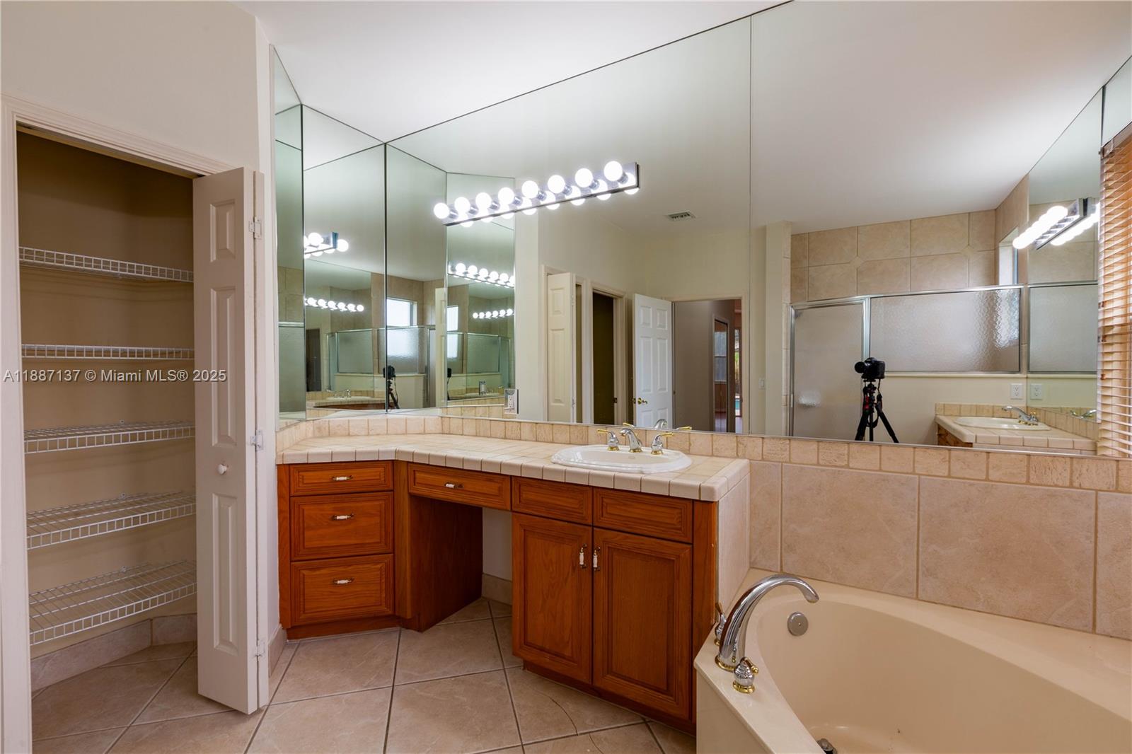 SUNSET LAKES PLAT ONE - Residential Lease
