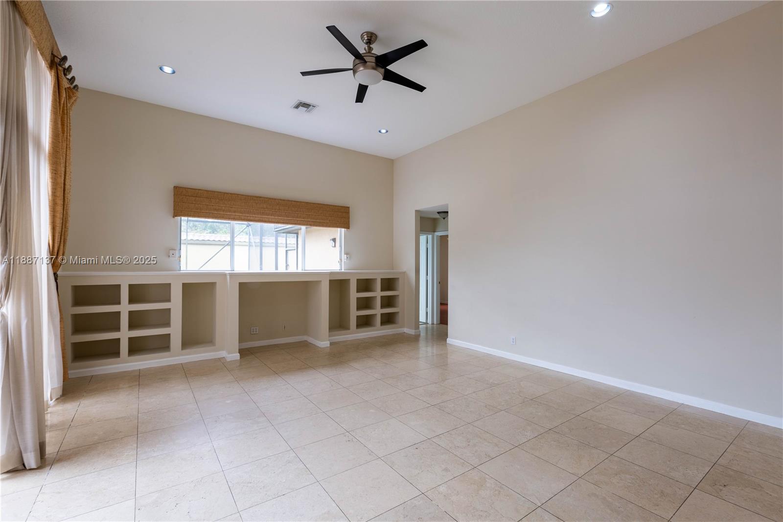 SUNSET LAKES PLAT ONE - Residential Lease