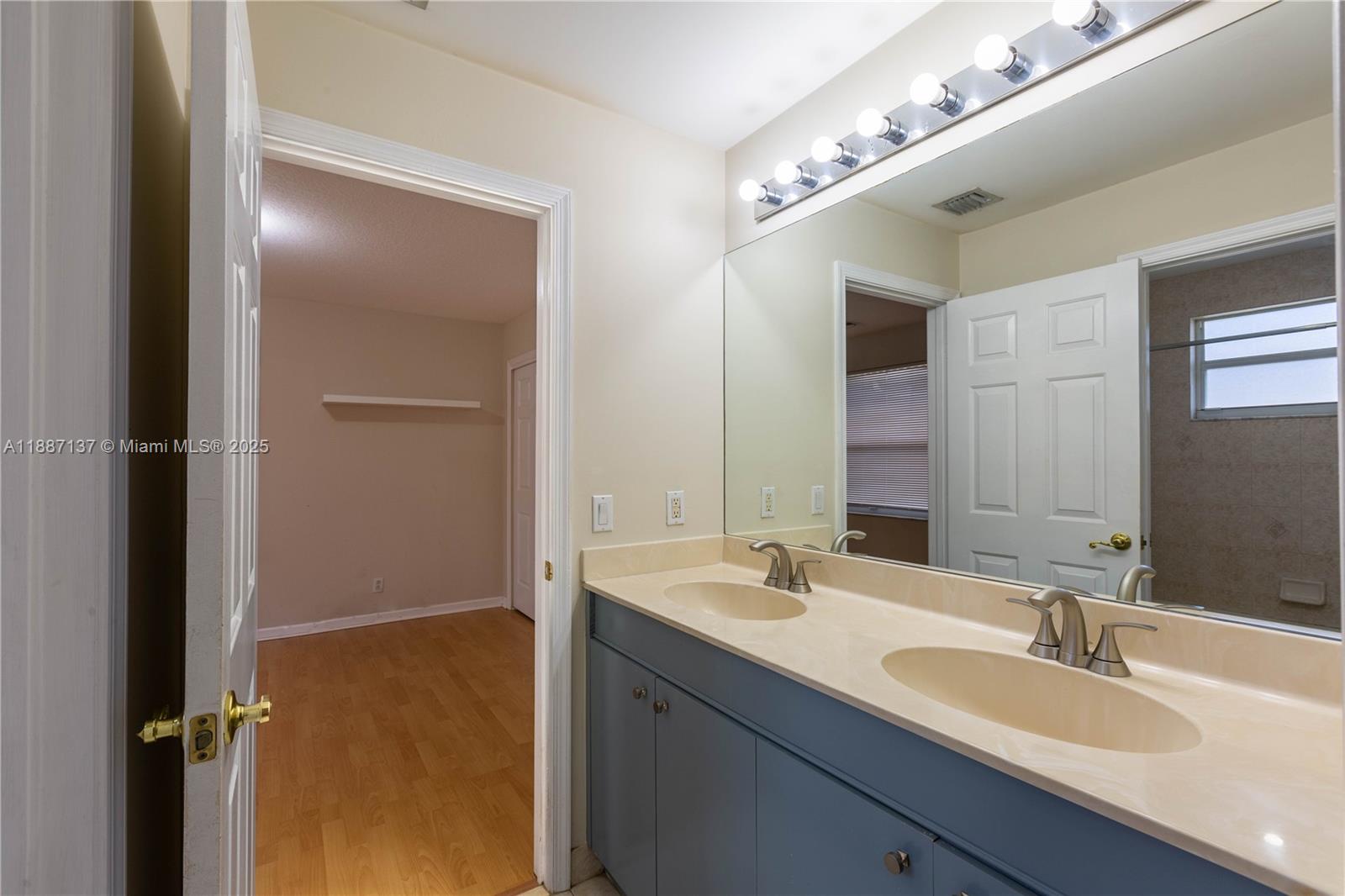 SUNSET LAKES PLAT ONE - Residential Lease