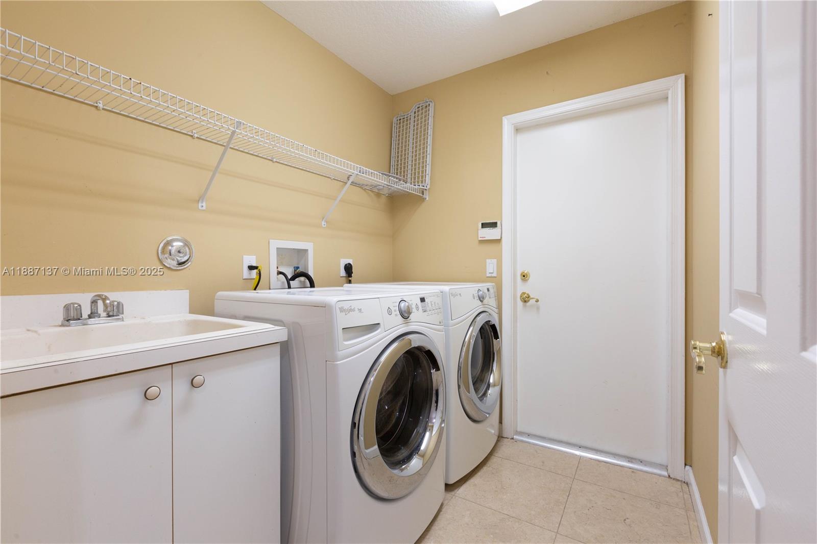 SUNSET LAKES PLAT ONE - Residential Lease