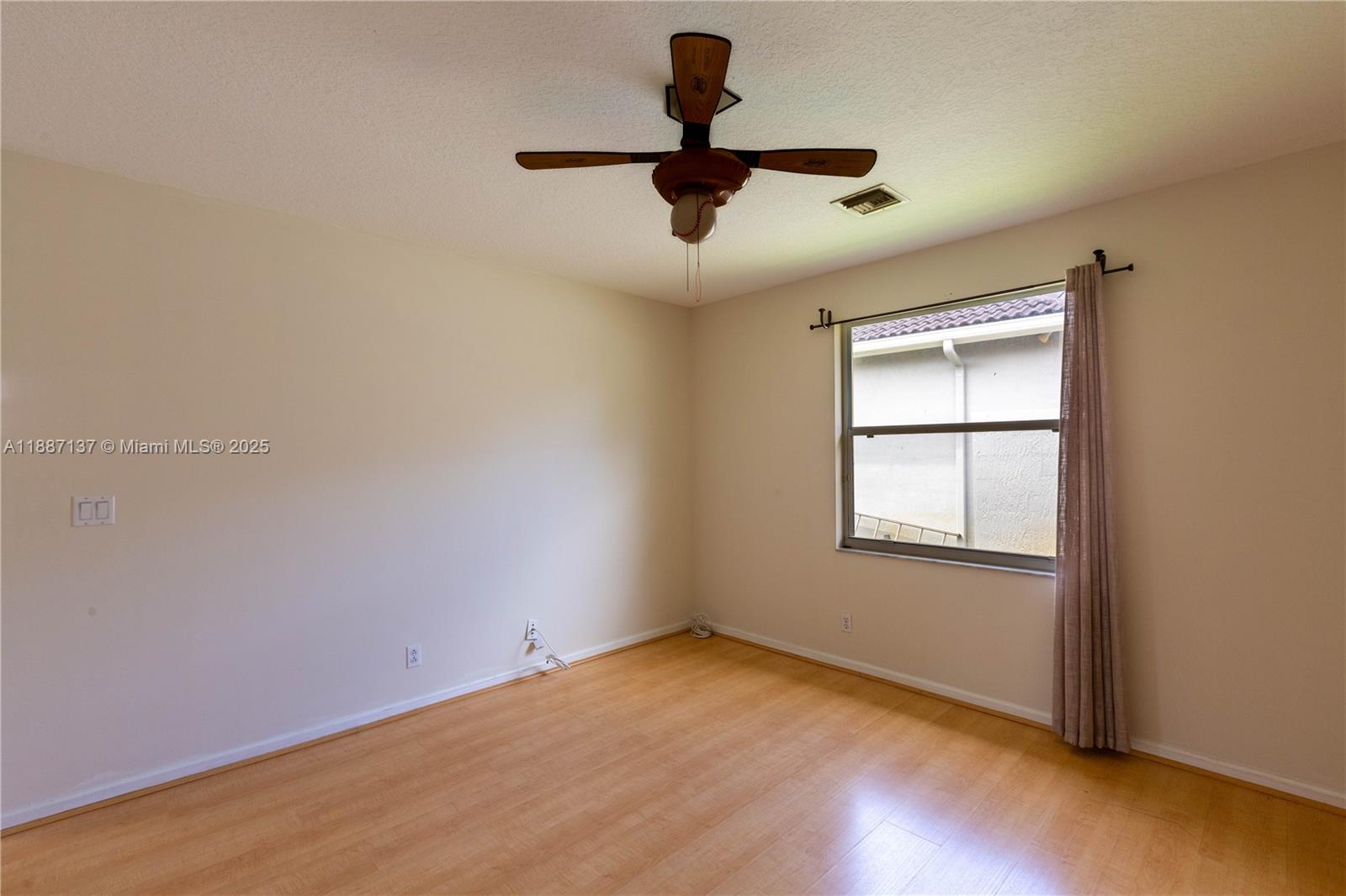 SUNSET LAKES PLAT ONE - Residential Lease