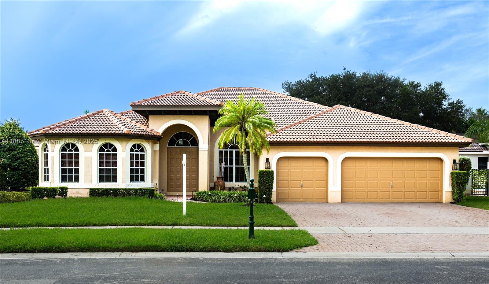 SUNSET LAKES PLAT ONE - Residential Lease