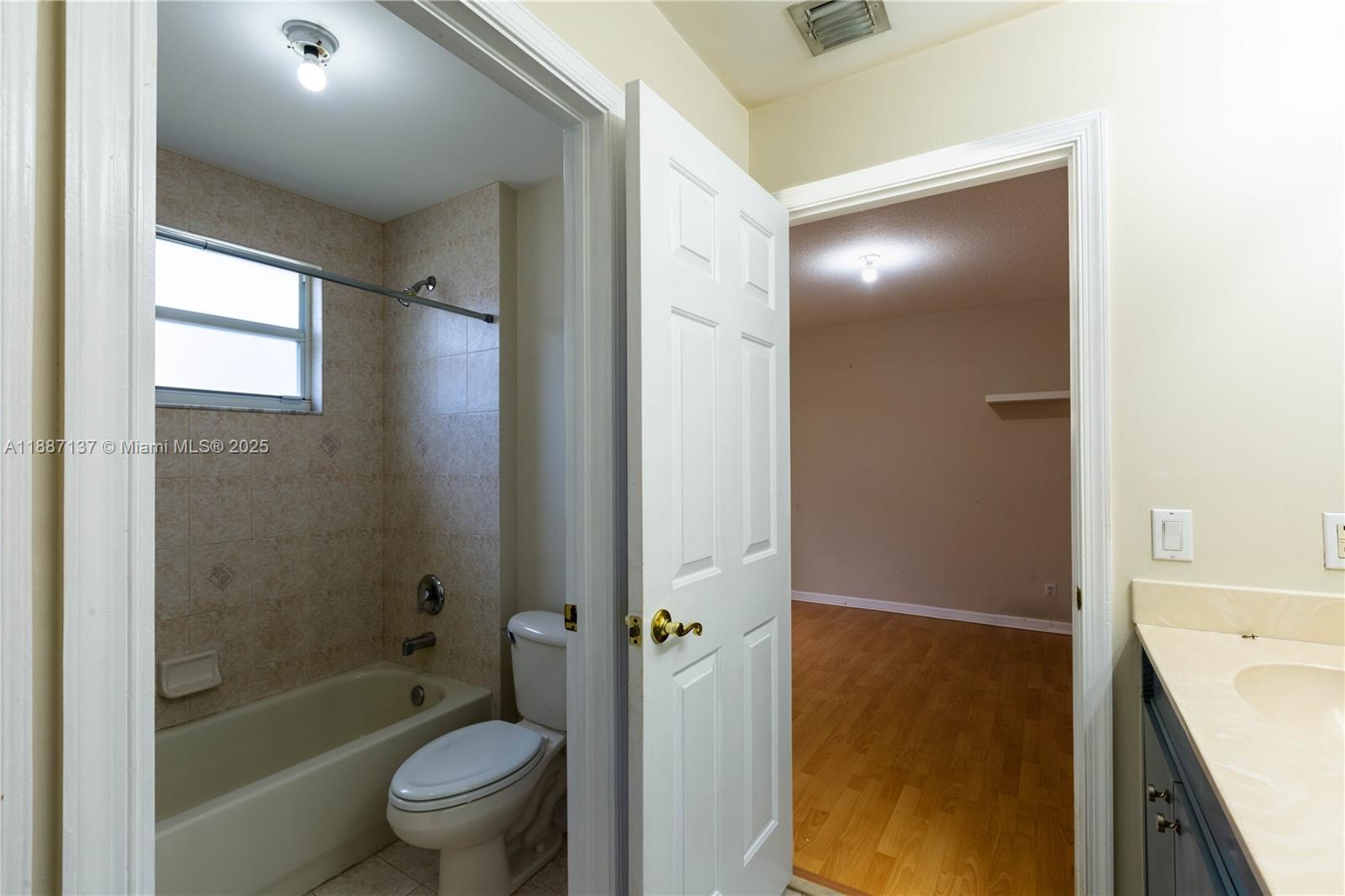 SUNSET LAKES PLAT ONE - Residential Lease