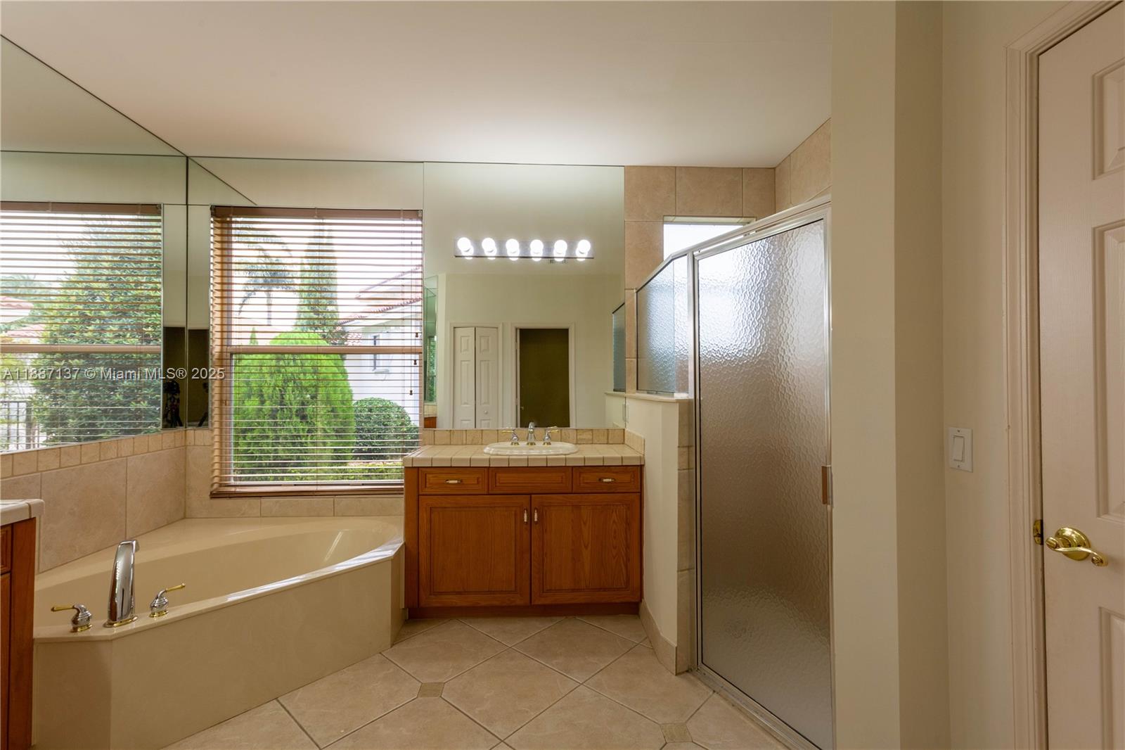SUNSET LAKES PLAT ONE - Residential Lease