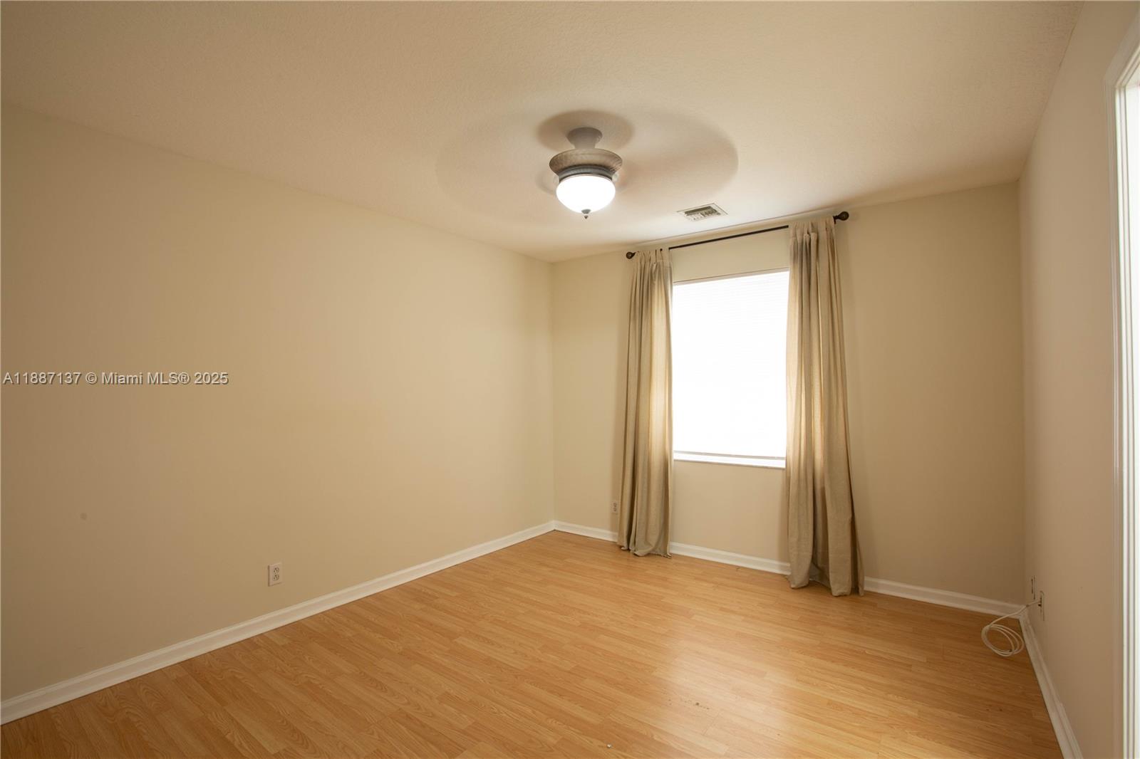 SUNSET LAKES PLAT ONE - Residential Lease
