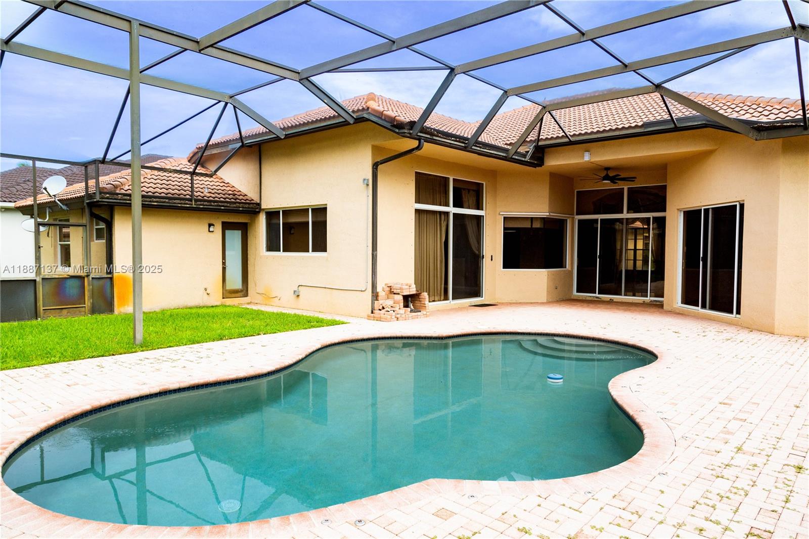 SUNSET LAKES PLAT ONE - Residential Lease