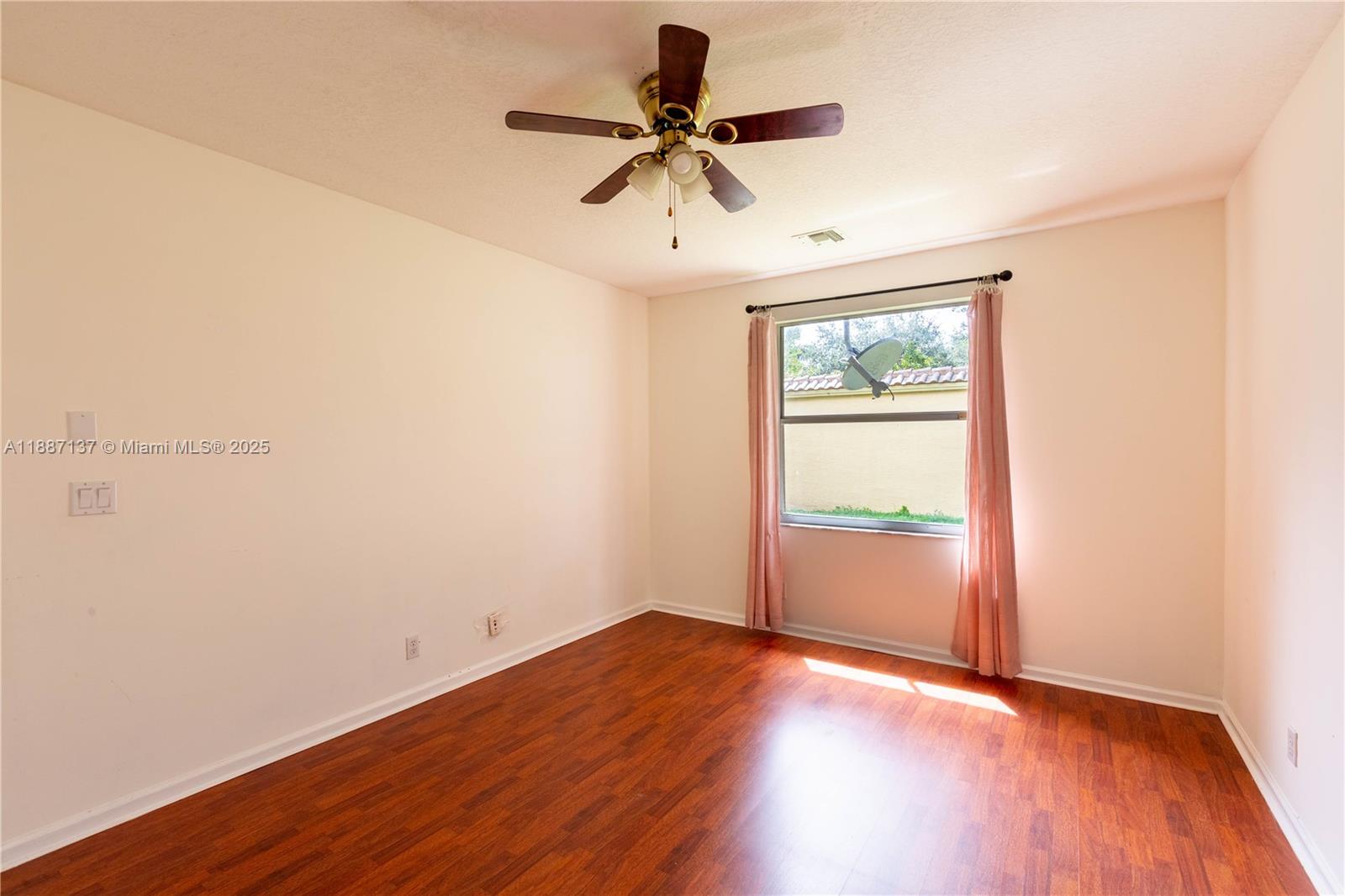 SUNSET LAKES PLAT ONE - Residential Lease