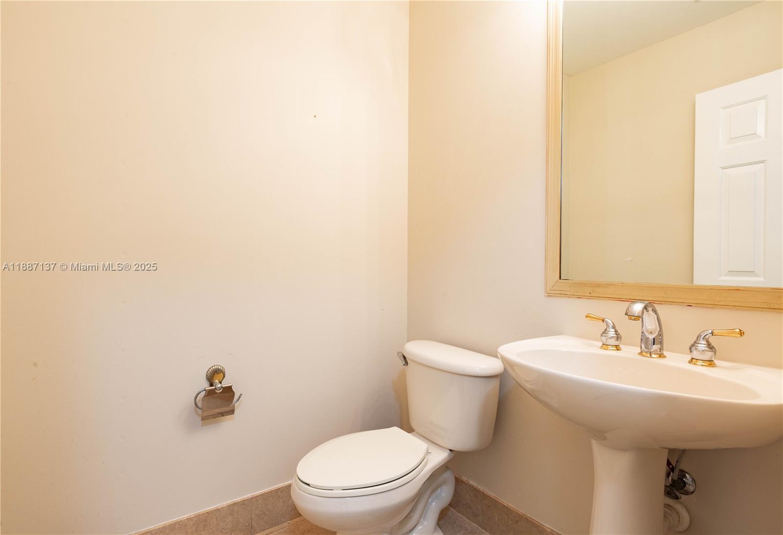 SUNSET LAKES PLAT ONE - Residential Lease