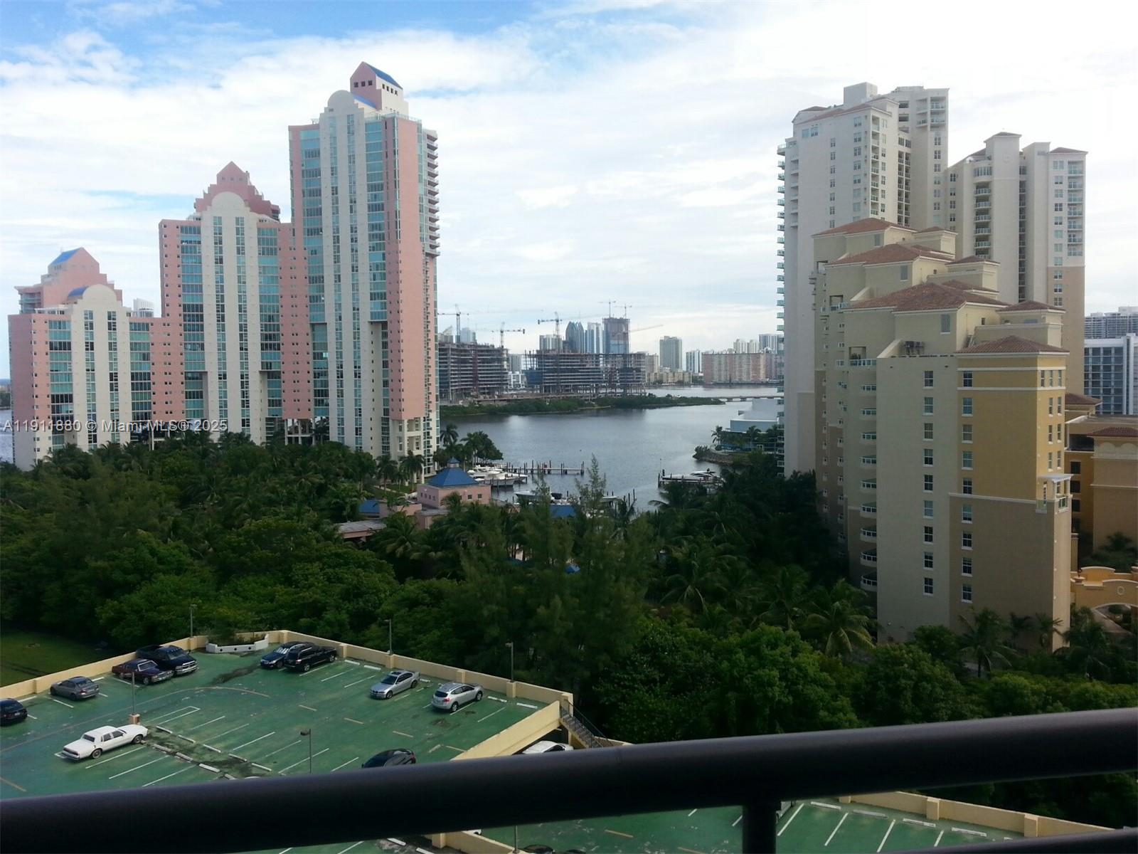 PARC CENTRAL AVENTURA SOU - Residential Lease