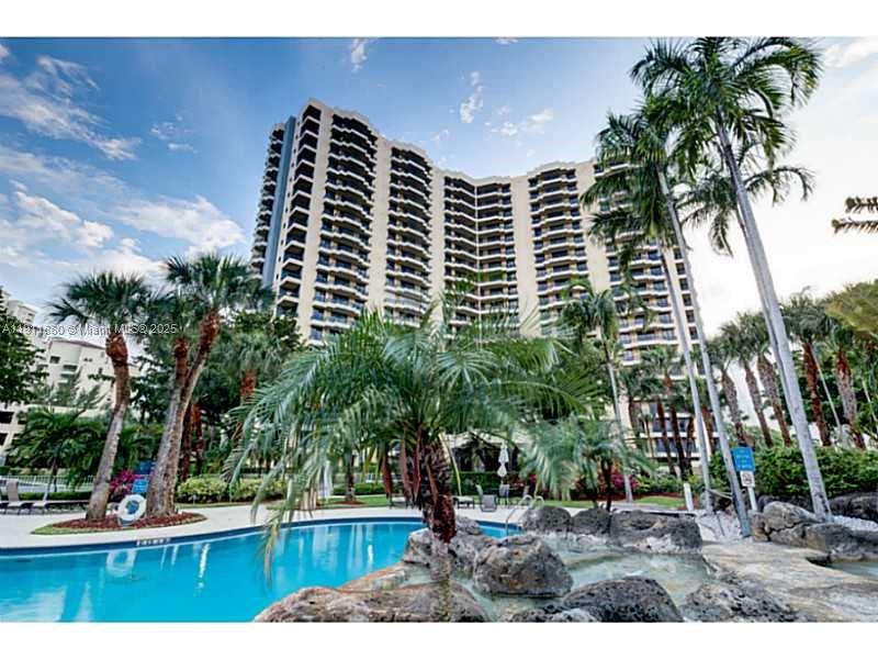 PARC CENTRAL AVENTURA SOU - Residential Lease