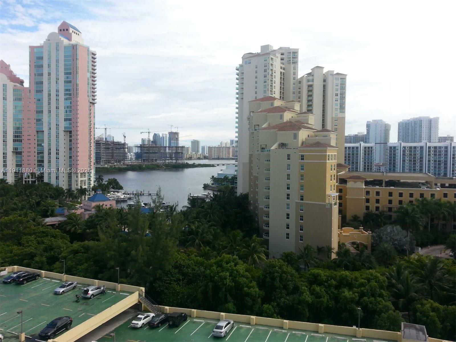 PARC CENTRAL AVENTURA SOU - Residential Lease