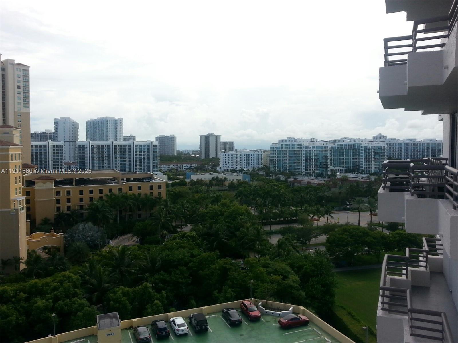 PARC CENTRAL AVENTURA SOU - Residential Lease