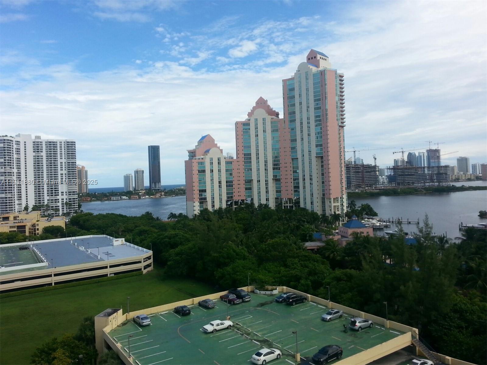 PARC CENTRAL AVENTURA SOU - Residential Lease