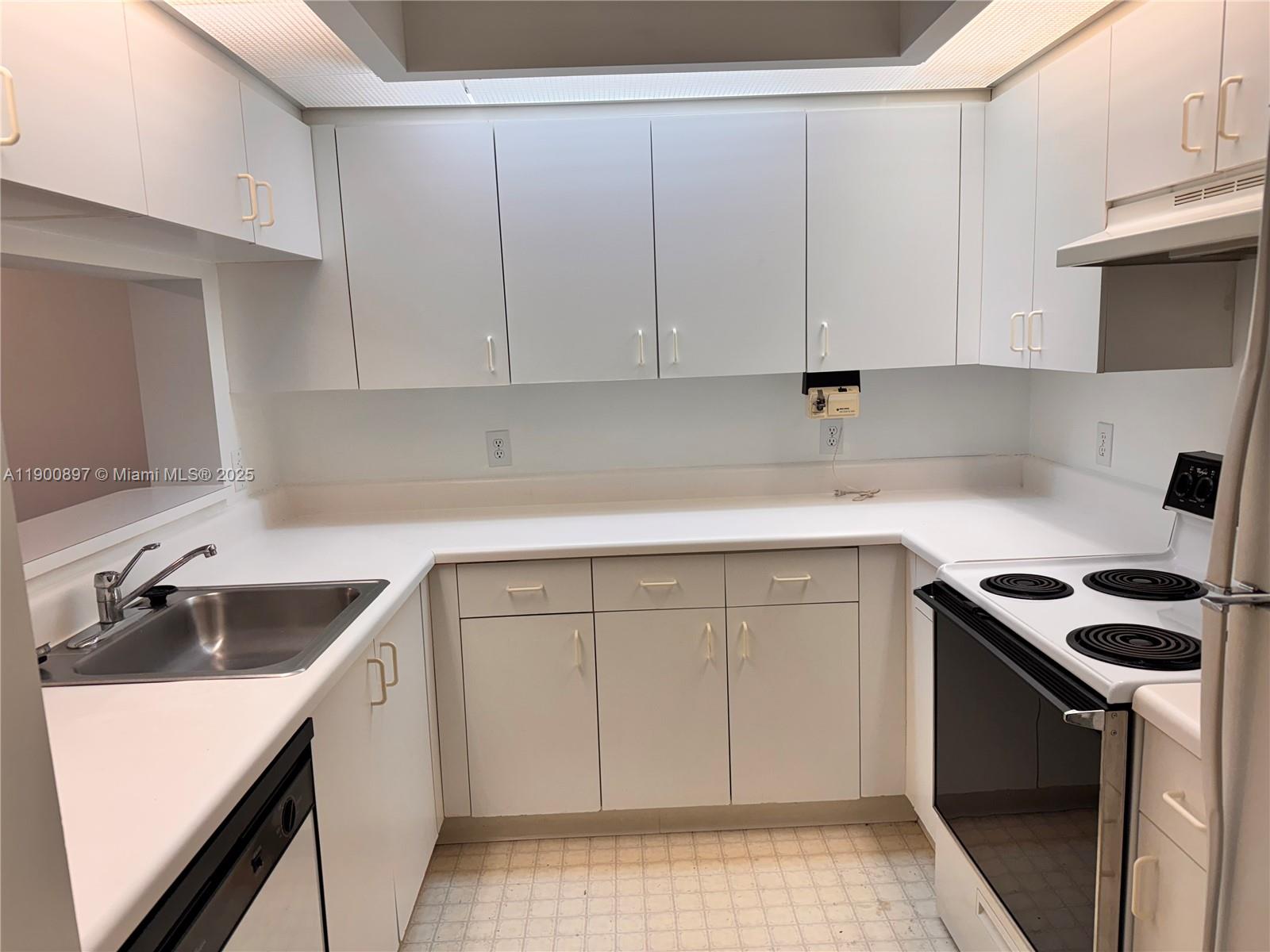 IVANHOE EAST AT CENTURY V - Residential Lease