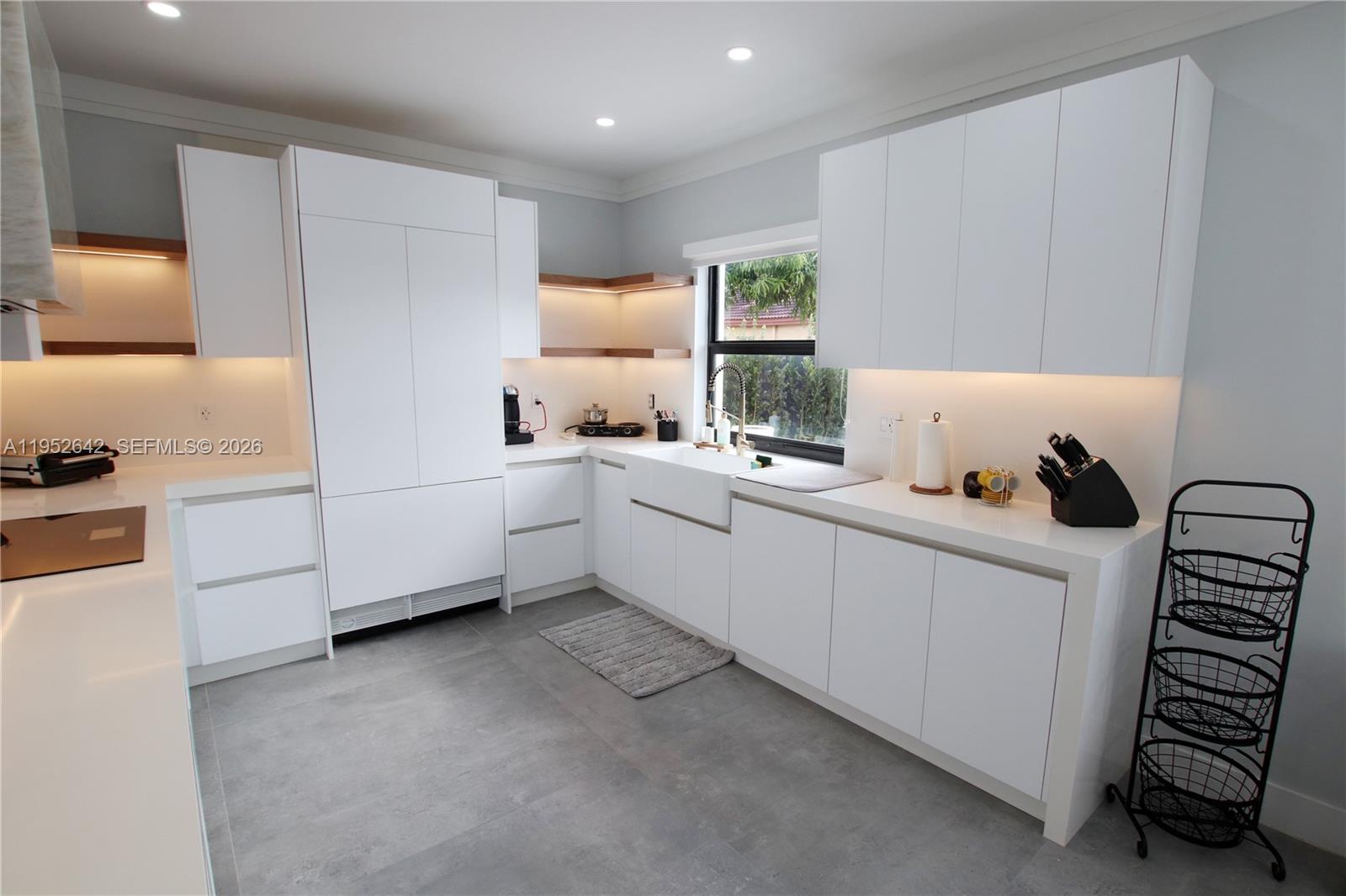 BISCAYNE DRIVE ESTATES - Residential