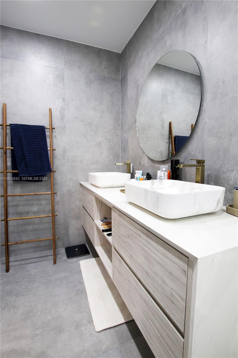 BISCAYNE DRIVE ESTATES - Residential