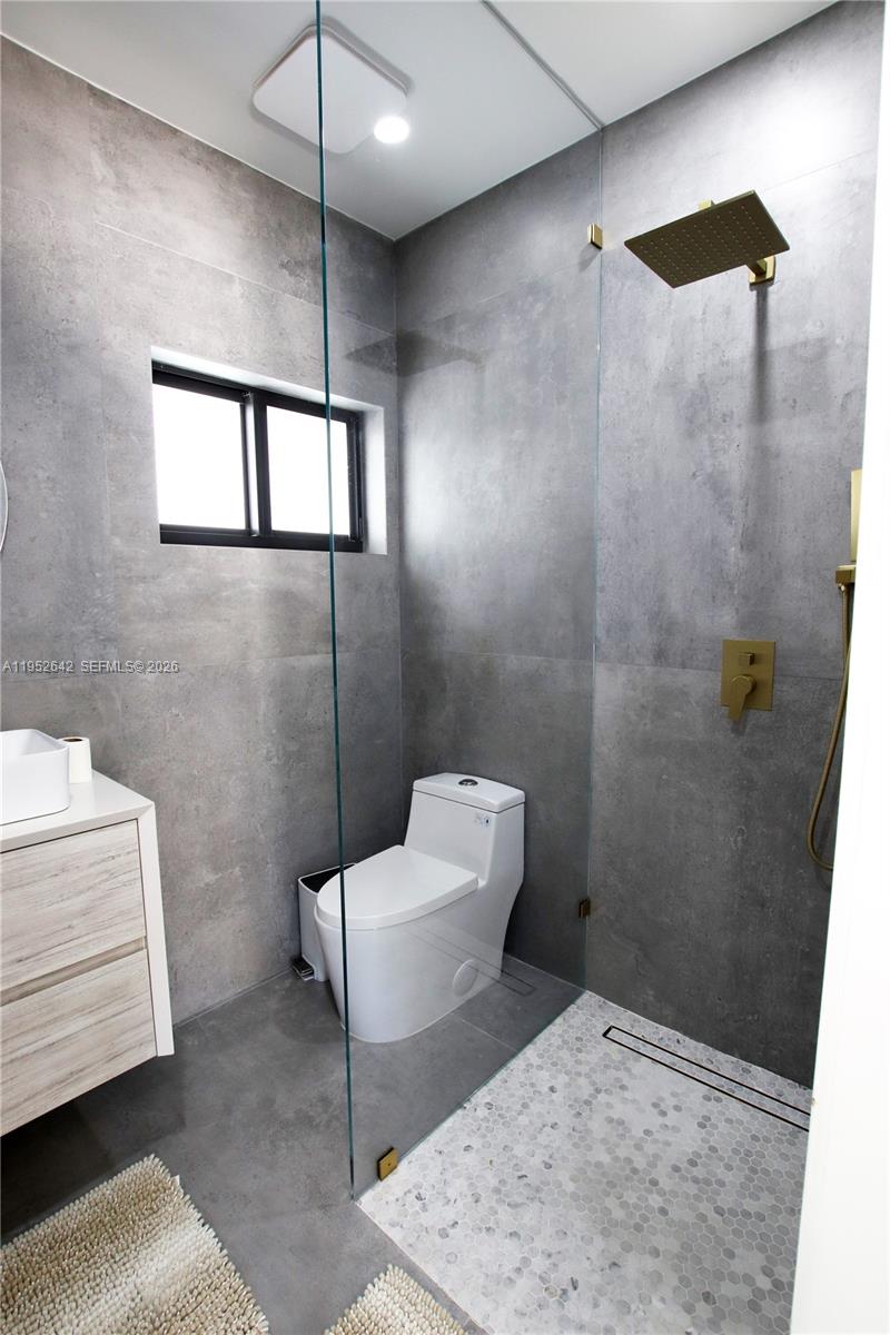 BISCAYNE DRIVE ESTATES - Residential